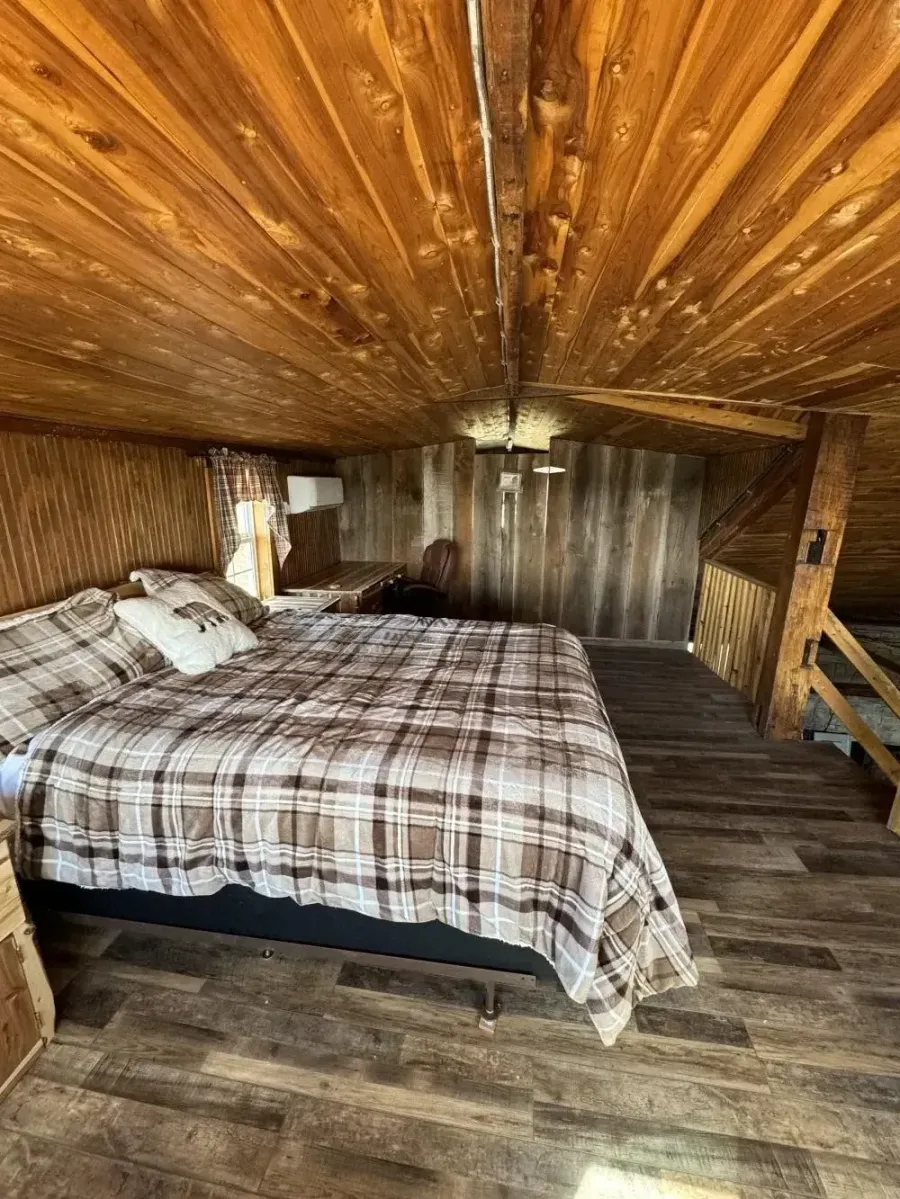 Up stairs queen bed 