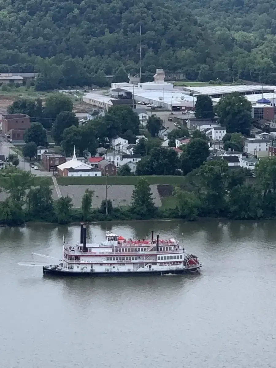 B&B river boat 