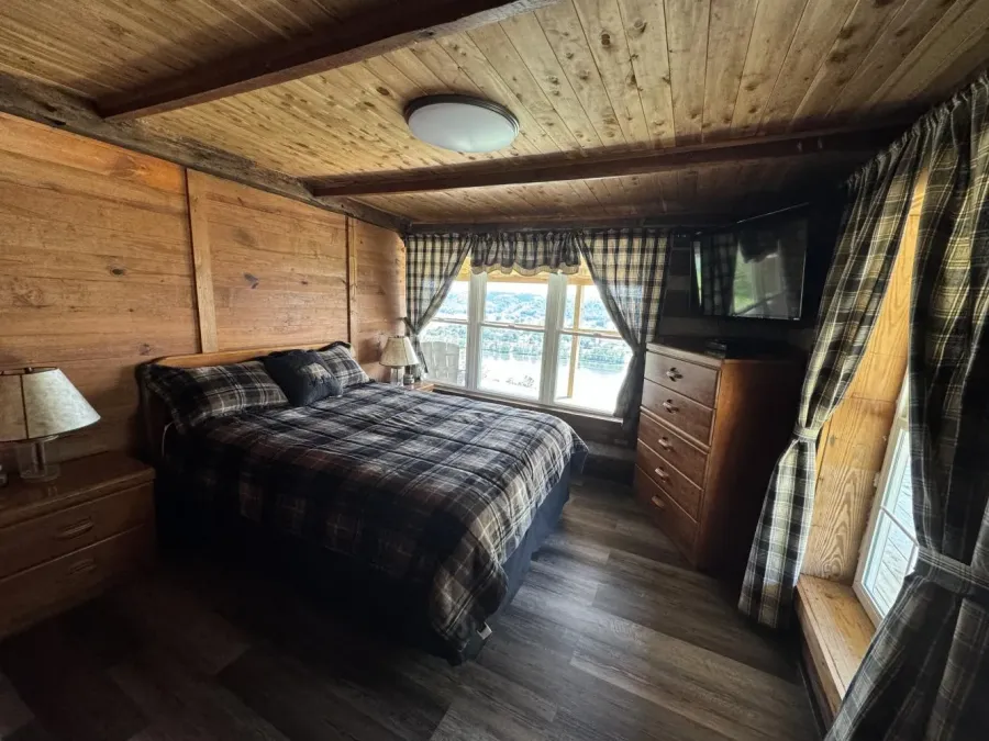 Down stairs bedroom